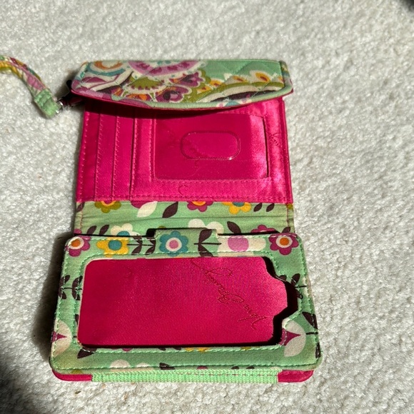 Vera Bradley lot includes wallet, jewelry bag and Wristlet - Picture 4 of 4